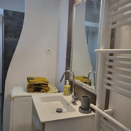 Joli Appart A 3' Du Port Et 10' De La Apartment