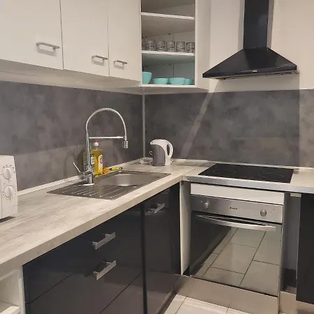 Joli Appart A 3' Du Port Et 10' De La Apartment *